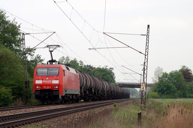 152 112 mit einem Kesselzug vor Mammendorf (07.05.2007)