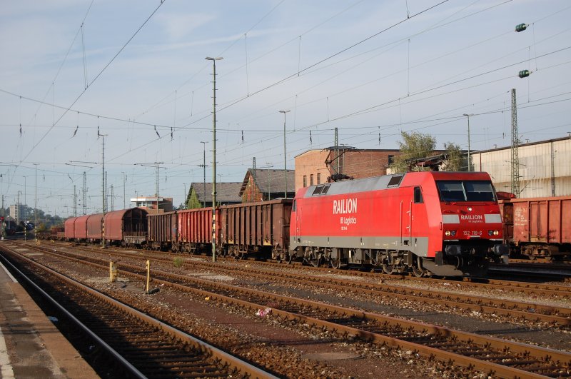 152 118-6 stand am 20.09.07 mit FZT 56080 von Aalen nach Stuttgart-Hafen auf Gleis 8 des Aalener Bahnhofs.