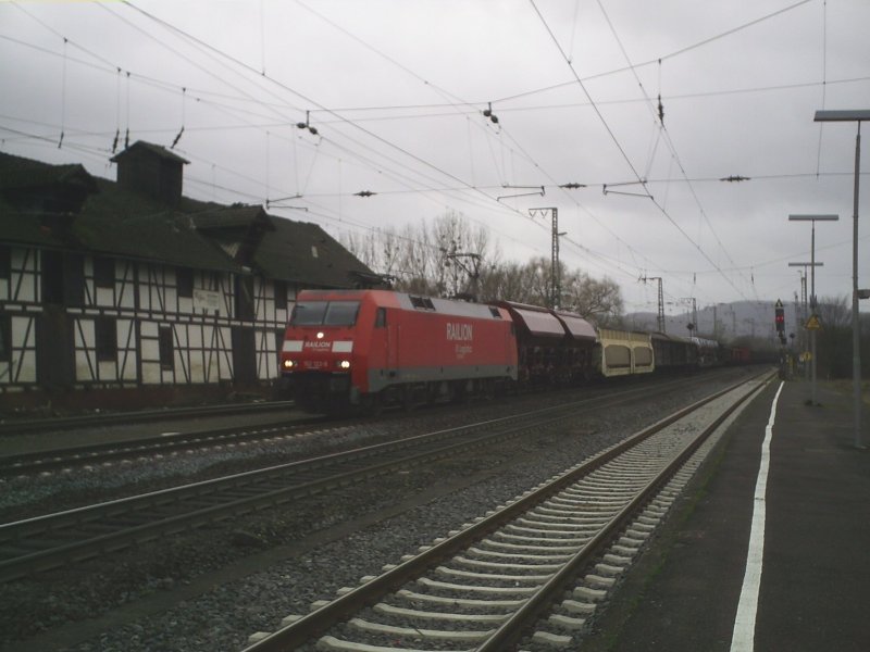 152 122-8 fhrt am 03.02.2007 durch Kreiensen.