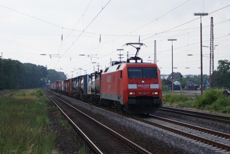 152 127-7 mit einem Containerzug in Hilden am 16.06.2009 Gru an den netten tf !