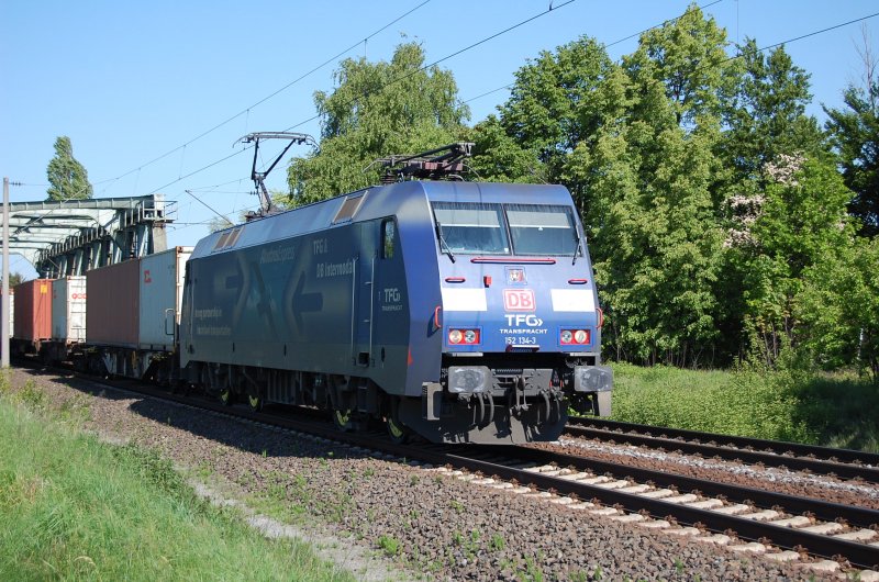 152 134-3 Albatros am 13.05.2009 nach berquerung des Mittellandkanals bei Peine