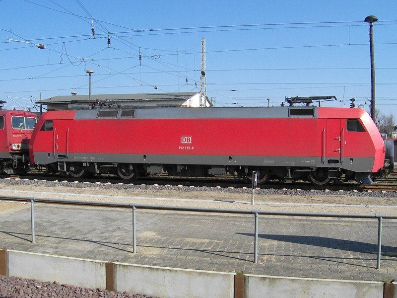 152 135-0 wartet am 25.03.07 in Wismar auf neue Aufgaben.
<a href= http://staedte.kaposo.de  target= _blank ><img src= http://www.Bahnbilder.de/counter/counter_new.php?key=282165798  alt= Städte auf Kaposo  title= Städte auf Kaposo  border= 0  /></a>