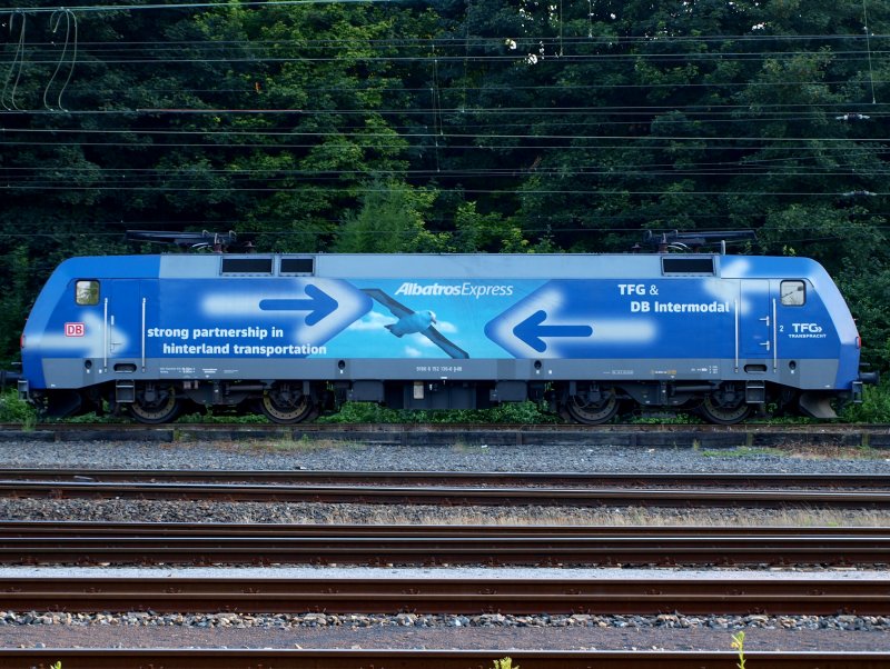 152 136-8, der Albertros Express steht am 17.07 09 abgestellt in Aachen West