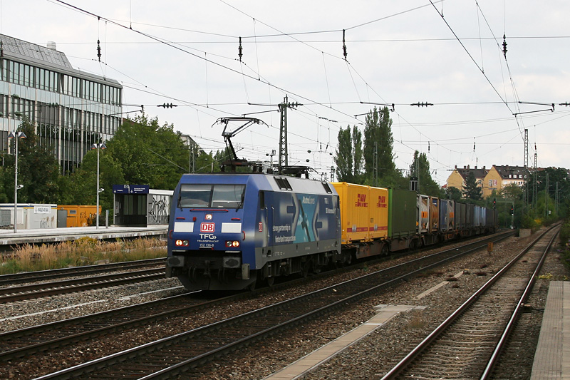 152 136 mit dem 50304 am 11.08.2009 am Heimeranplatz in M�nchen.