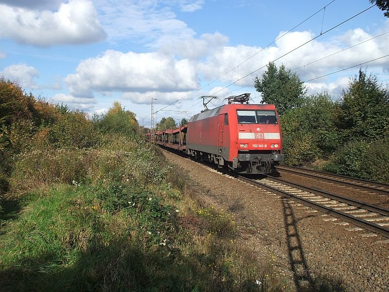 152 141-8 mit leeren Autozug am 20.10.2007 in Limmer