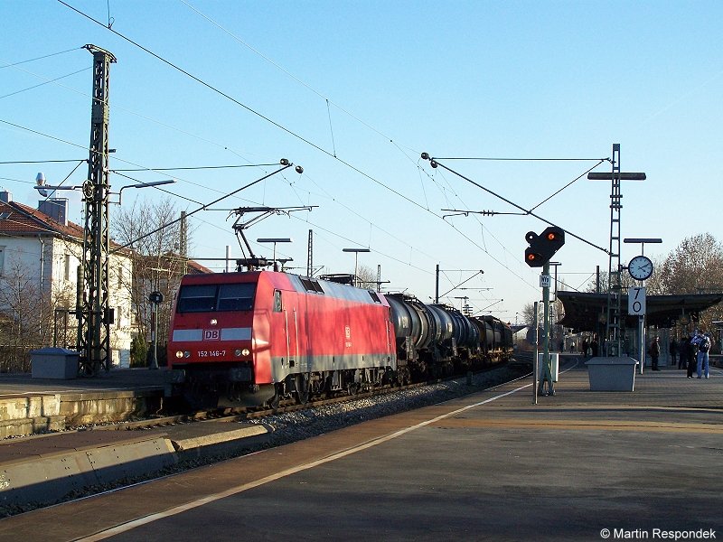 152 146-7 fuhr am 07.Februar 2008 durch den Bahnhof Stuttgart-Untertrkheim bevor er ber die Gterumgehung fhrt.