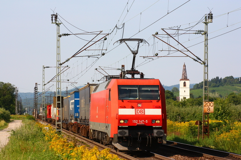 152 147 zieht am 07.08.09 ihren Gz richtung S�den. Aufgenommen bei Denzlingen.