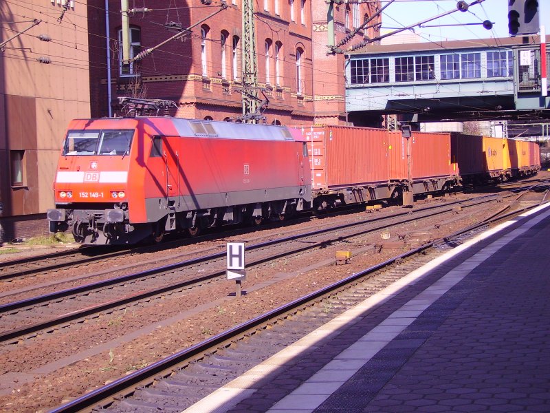 152 149-1 zieht einen GZ durch Harburg. 4.4.07