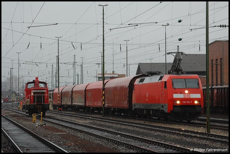 152 151-7 steht am 14.03.08 mit FZT 56080 nach Stuttgart-Hafen auf Gleis 8 des Aalener Bahnhofs. Danke an den Tf frs Fernlicht.