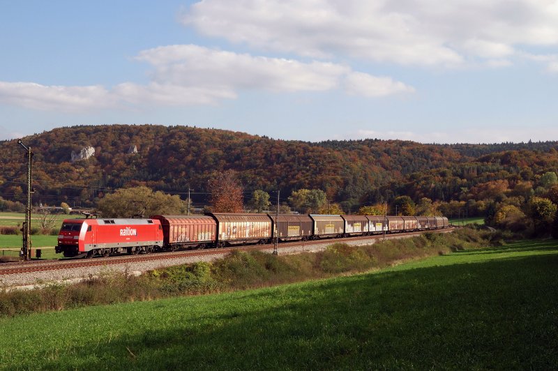 152 152 mit Gterzug vor Dollnstein (06.10.2007)