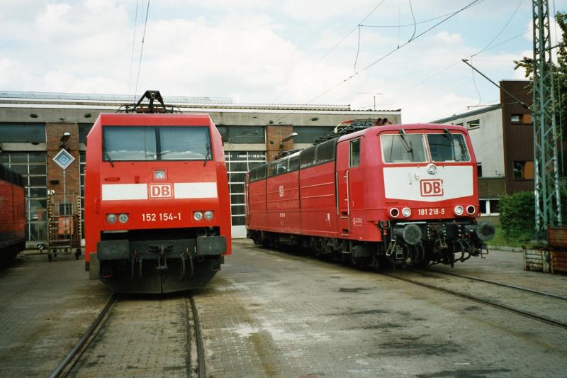 152 154 und 181 218 mit neuem Strohmabnehmer am 27.6.04 Abgestellt in Saarbrcken.