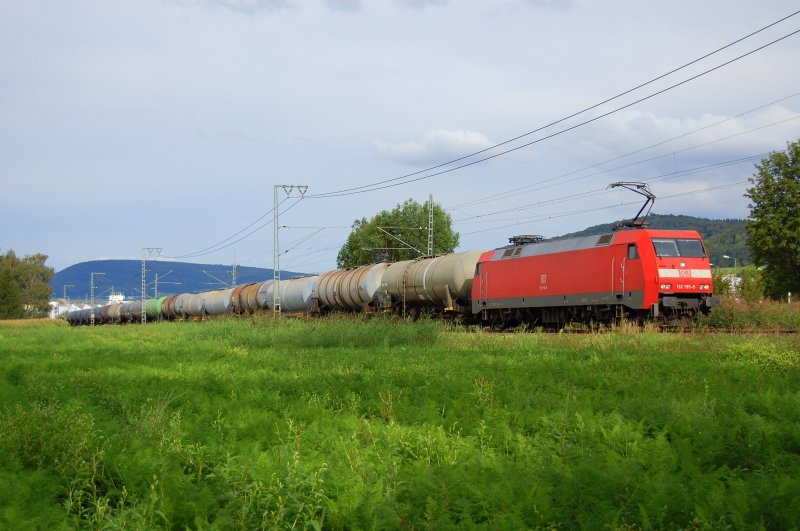 152 155-8 zieht am 23.08.07 einen Kesselwagenzug in Richtung Stuttgart, hier bei Aalen-Essingen aufgenommen.