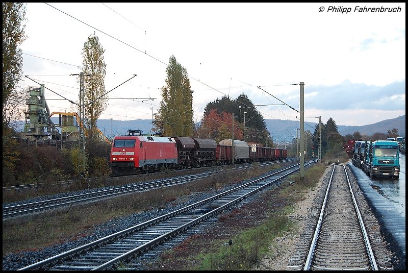 152 155-8 zieht am Abend des 18.10.07 den FZT 56080 von Aalen anch Stuttgart-Hafen, hier in Aalen-Essingen aufgenommen.