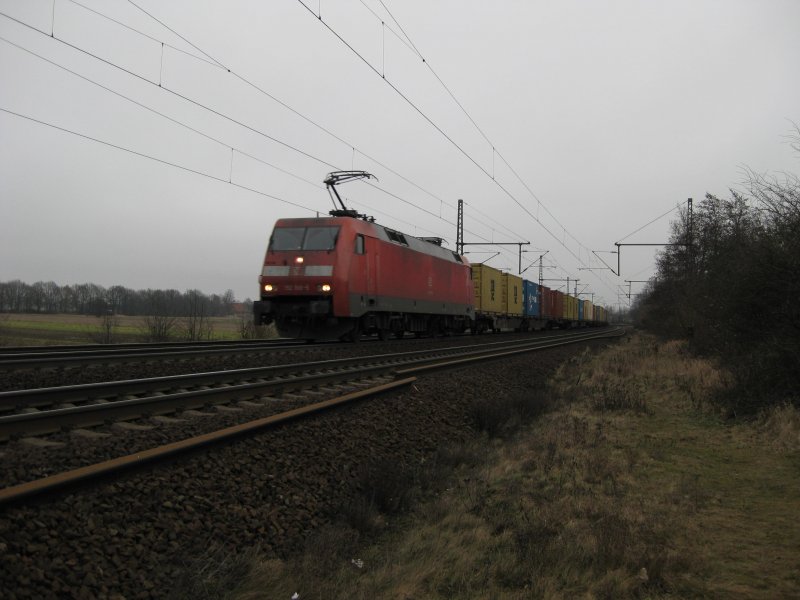 152 156-5 durchfhrt am 31.01.09 mit einem Containerzug nach Hamburg den Bahnhof Ashausen.