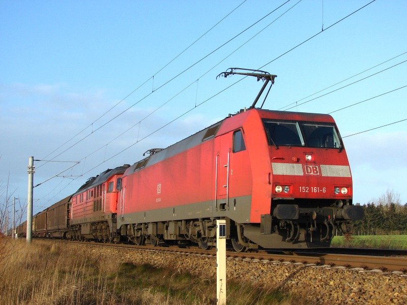152 161 und 232 401 stehen am Morgen des 14.01.07 in Martensdorf bei Stralsund.
