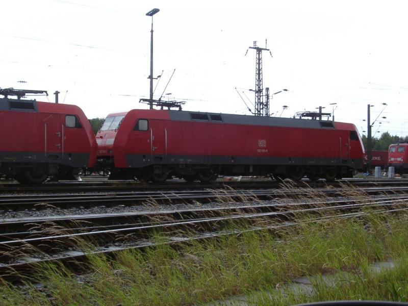 152 169-9 mit meherern Schwesterloks im Abstellbereich im Rangierbahnhof Maschen.