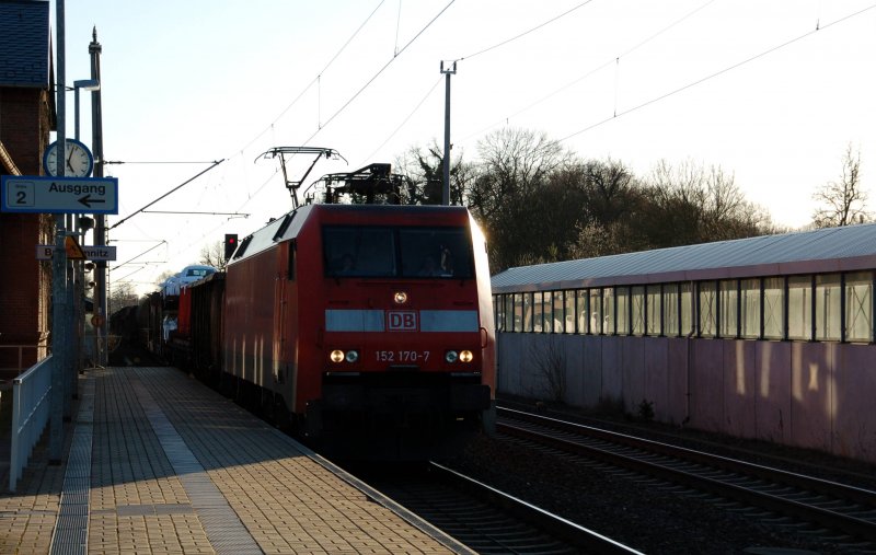 152 170 zieht am 17.03.09 einen Gterzug durch Burgkemnitz Richtung Berlin.