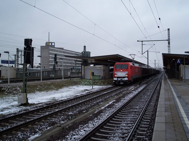 152 174 durchfhrt Braunschweig mit einem gemichten Gterzug in Richtung Lehrte (18.3.2008)