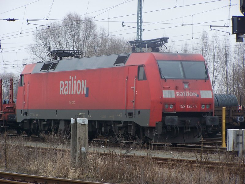 152 190 abgestellt in Brandenburg Hbf am 25.02.2009. 