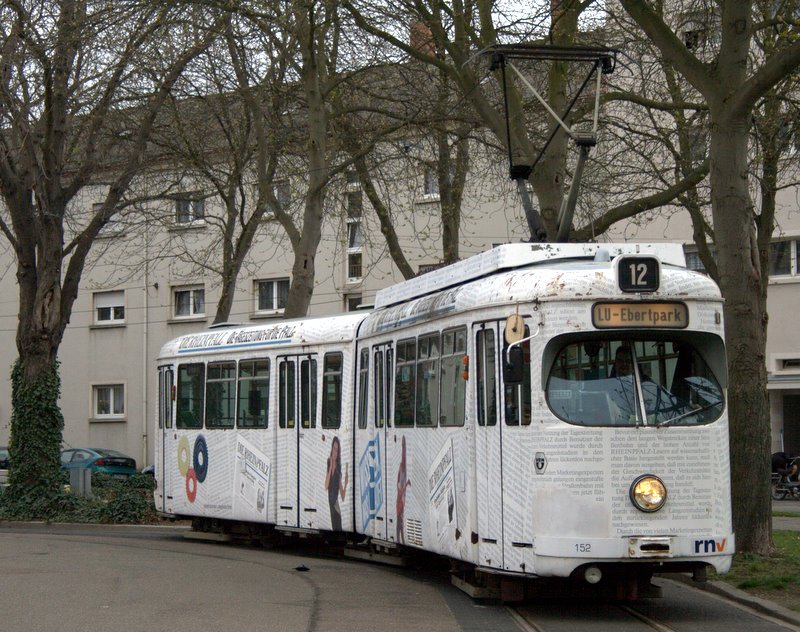 152 ist nur noch fr die Fahrschule zugelassen. Hier steht er nun mit gestelltem Ziel am Ebertspark.