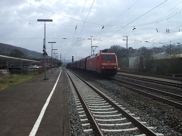 152er mit Gterzug am 07.04.2007 in Kreiensen.