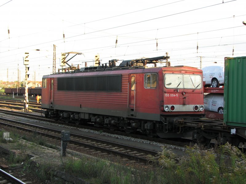 155 004-5 brachte ihren Gterzug auf den Gterbahnhof Dresden-Friedrichstadt.Htte nicht gedacht das ich so 
eine niedrige Seriennummer dieser Baureihe noch mal zu
Gesicht bekomme.20.09.07.