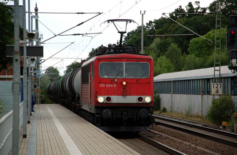 155 004 zieht am 31.07.09 einen G�terzug durch Burgkemnitz Richtung Berlin. 3 Tage sp�ter sah ich sie in Magdeburg-Rothensee wieder.