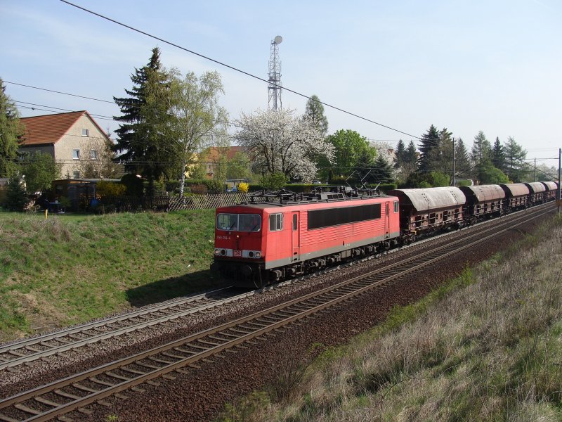 155 014-4 auf dem Weg in Richtung Braunschweig. Fotografiert kurz hinter Magdeburg am 14.04.2009
