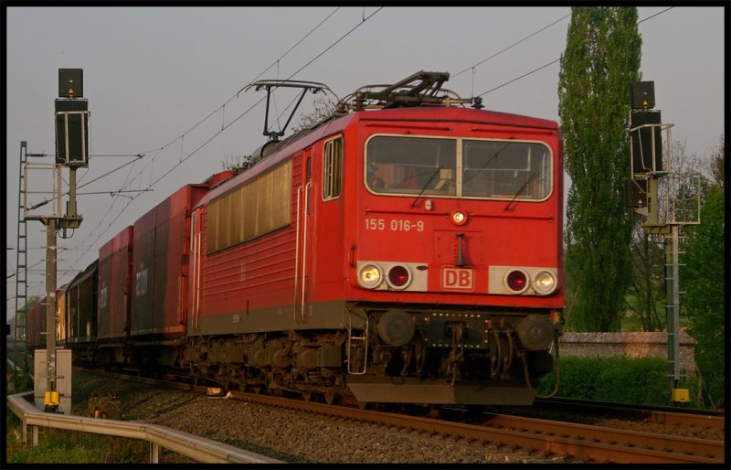 155 016 mit einem Gterzug nach Aachen West am Esig Geilenkirchen 20.4.2009