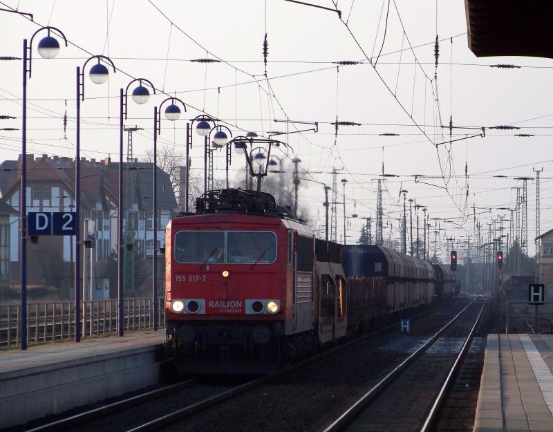 155 017-7 zieht hier einen Gterzug durch den Lbbenauer Bahnhof. Nach einen kurzen Zwischenhalt ging es dan weiter in Richtung Calau. Lbbenau/Spreewald den 04.03.2009