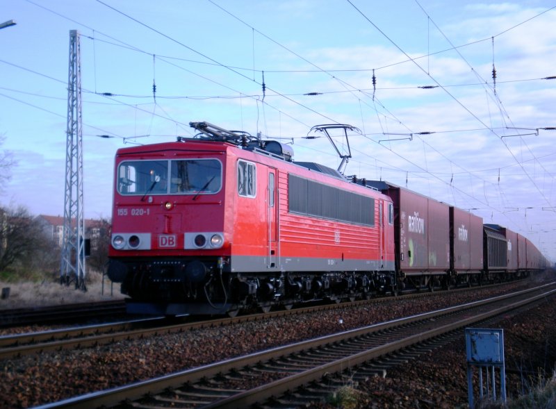 155 020-1 mit einem Gterzug in Richtung Nordhausen/Kassel, 9.02.2008, Wallhausen West 