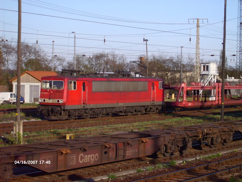 155 024 zieht ein Leeren Autozug in den Bahnhof Frankfurt/Oder.16.04.07