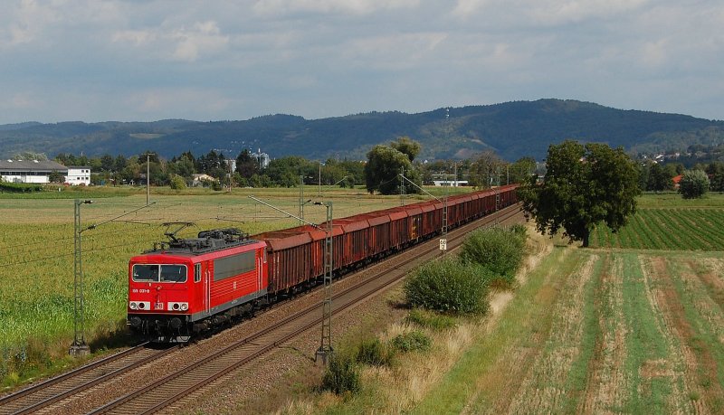 155 031-8 mit Ganzzug, fhrt in Grosachsen-Heddesheim Richtung Mannheim friedrichsfeld. 02.09.2009