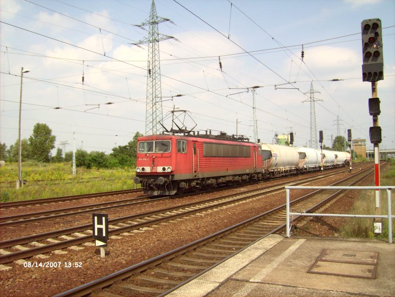 155 036 zieht ein kurzen G�terzug durch Berlin-Sch�nefeld.14.08.07