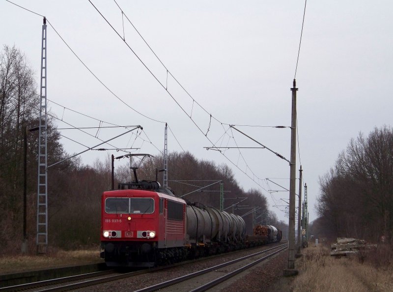 155 037-5 mit einem Gterzug durchfhrt hier den ehemaligen Haltepunkt Ragow. Dieser Ort liegt zwischen Lbbenau und Lbben. 28.02.2009