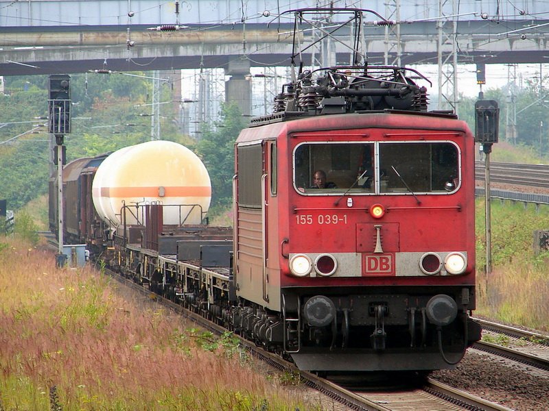 155 039-1 mit TEC55707, hat Einfahrt in den Hbf Stralsund. am 11.07.08 

