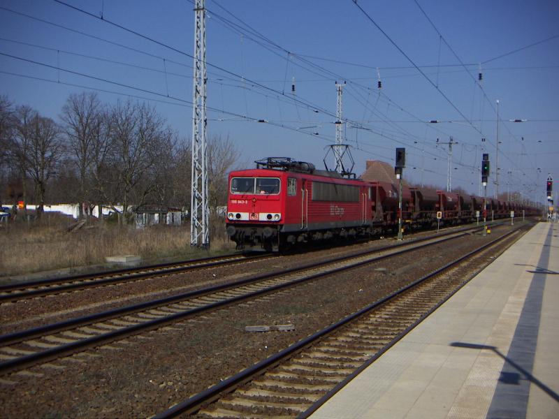 155 043-3 bei der durchfahrt in Gransee am 30.3.05