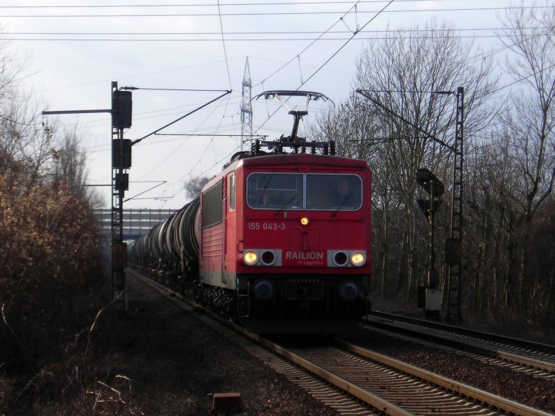 155 043 mit einem Kesselwagenzug auf der GUB bei Hannover