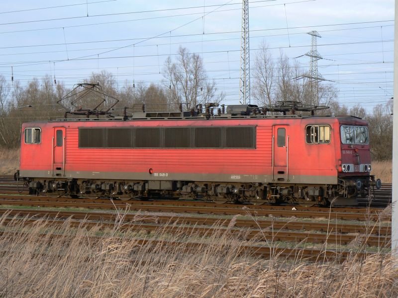 155 049-0 kurz vor der bernahme einer neuen Leistung in Rostock, aufgenommen am 01.02.2007, in Hhe des Stellwerkes Petersdorfer Str.