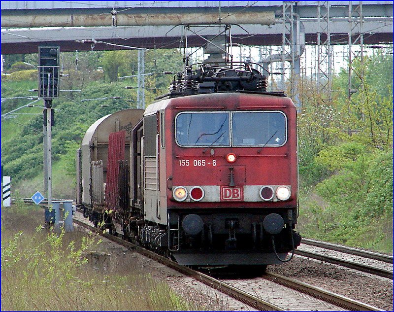 155 065-6 (TEC45501) aus Mukran hat Einfahrt in den Hbf Stralsund. 12.05.07
