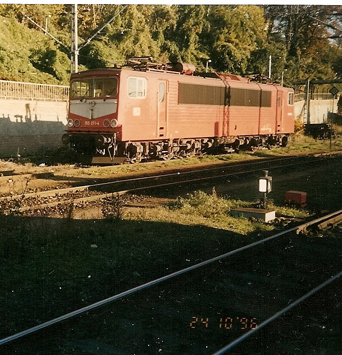 155 071 am 24.Oktober 1996 im damaligen Fhrhafen Sassnitz.