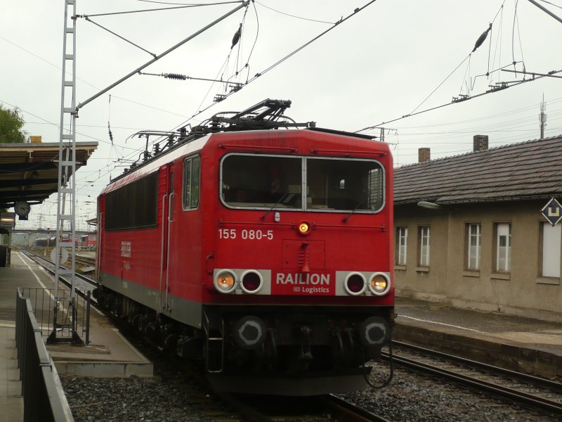 155 080-5 bei der Ausfahrt aus den Bahnhof Falkenberg/Elster Richtung Riesa
Uwe Wstenhagen 06.05.2009