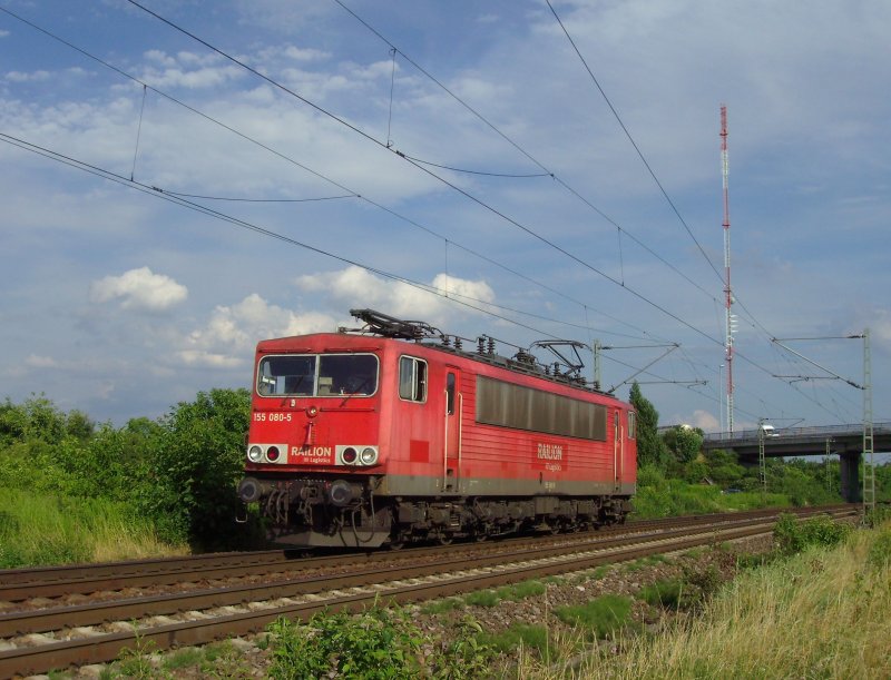 155 080 unterwegs in Richtung Wiesbaden / Rdesheim (Rhein). (Aufnahmeort: Mainz-Kastel, Juli 2008)