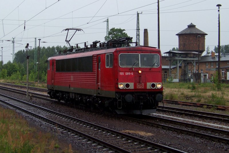 155 089-6 steht am 06.06.2009 solo im Bahnhof von L�bbenau/Spreewald und wartet auf die Weiterfahrt in Richtung Berlin. 