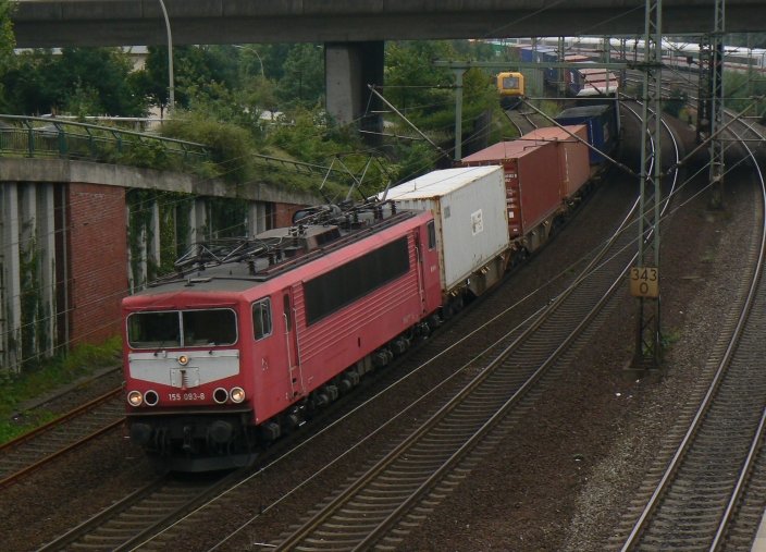 155 093 mit Containerzug in Harburg.