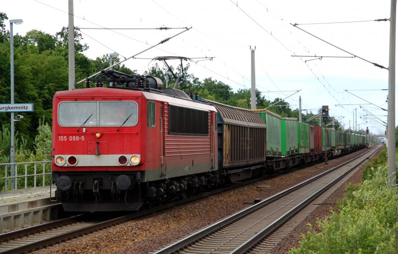 155 099 steht am 12.06.09 in Burgkemnitz und wartet auf die Weiterfahrt. Am Haken hat sie den Hangartner.