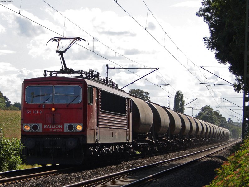 155 101 mit Kesselwagen Richtung Gladbach an der ehem. Anrufschranke 2.9.09