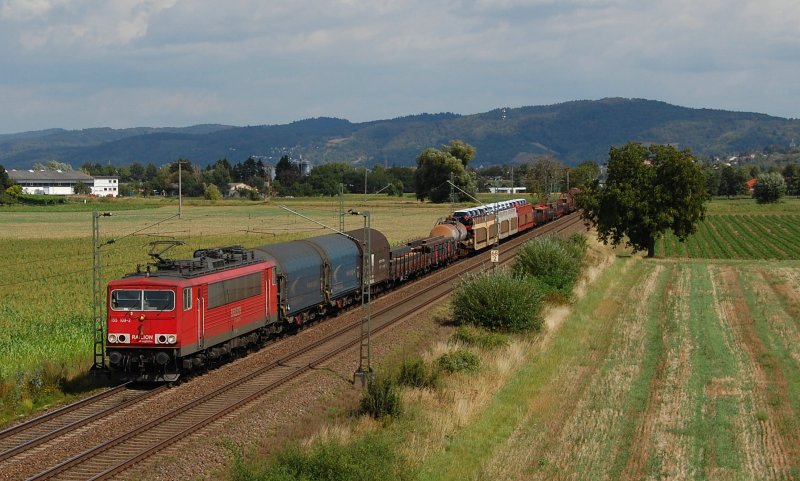 155 109-2 mit Gterzug, fhrt in Grosachsen-Heddesheim Richtung Mannheim Friedrichsfeld. 02.09.2009