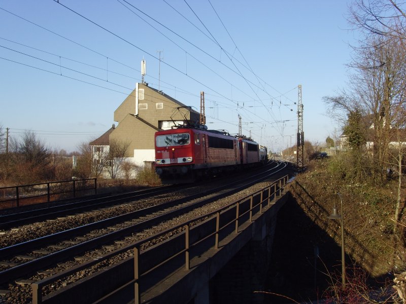 155 111-8 zieht eine weiter 155er und einen gemischten Gterzug am Stellwerk Leutersberg vorbei. 18.02.09