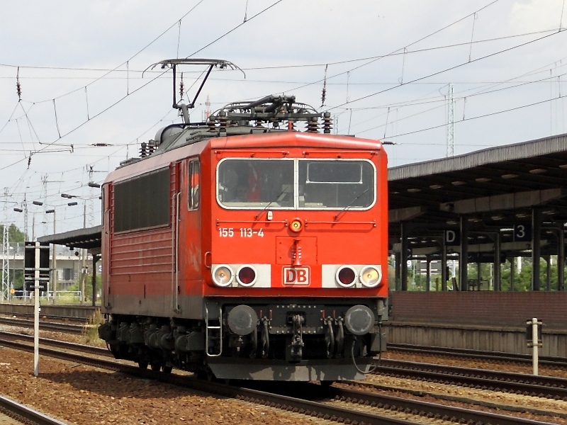 155 113-4 auf der Fahrt durch Berlin-Schnefeld Flughafen am 11.7.2009.